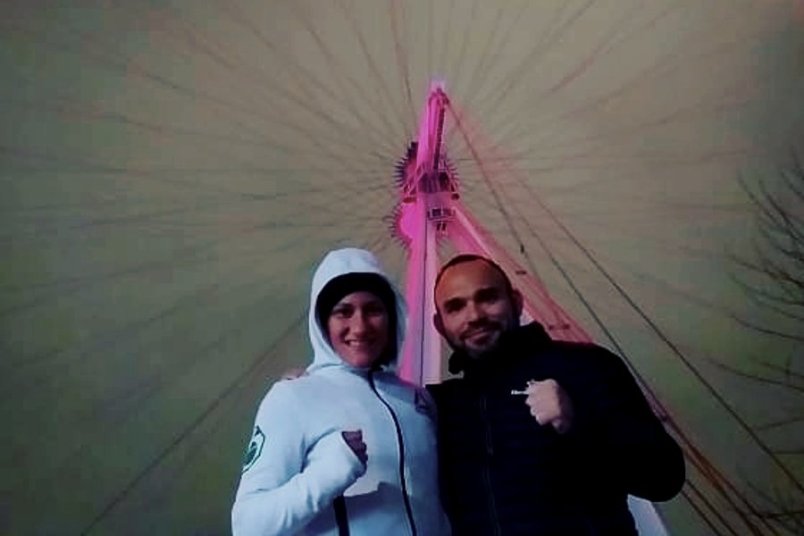 Allan com atleta em Londres